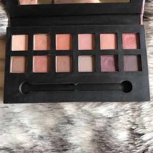 Elle Eyeshadow Palette - BLUSH NUDES💗
